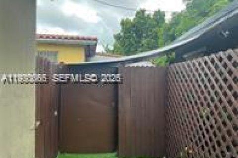 Propiedad comercial en venta en Miami, Florida, 283.44 m2 № 2054695 - foto 18