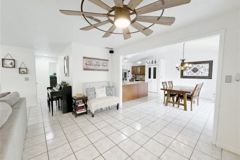 Casa en venta en Ocala, Florida, 4 dormitorios, 180.69 m2 № 1918143 - foto 4