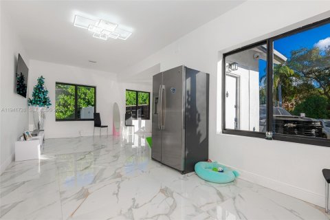 Villa ou maison à vendre à North Miami Beach, Floride: 3 chambres, 145.02 m2 № 1998946 - photo 8