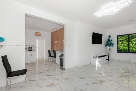 Villa ou maison à vendre à North Miami Beach, Floride: 3 chambres, 145.02 m2 № 1998946 - photo 6