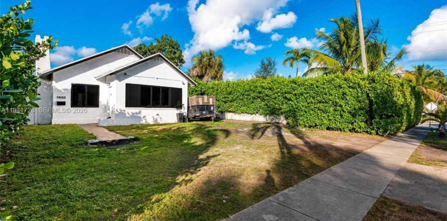 Villa ou maison à North Miami Beach, Floride 3 chambres, 145.02 m2 № 1998946