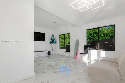 Villa ou maison à vendre à North Miami Beach, Floride: 3 chambres, 145.02 m2 № 1998946 - photo 4