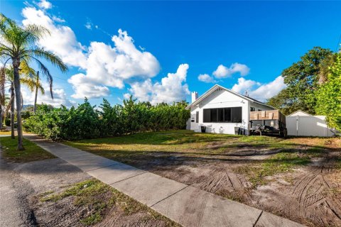 Villa ou maison à vendre à North Miami Beach, Floride: 3 chambres, 145.02 m2 № 1998946 - photo 2