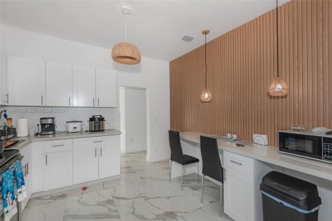 Villa ou maison à vendre à North Miami Beach, Floride: 3 chambres, 145.02 m2 № 1998946 - photo 11