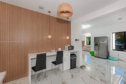 Villa ou maison à vendre à North Miami Beach, Floride: 3 chambres, 145.02 m2 № 1998946 - photo 12