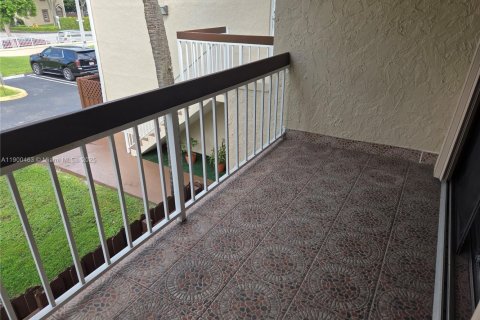 Condominio en alquiler en Miami, Florida, 1 dormitorio, 69.68 m2 № 1951957 - foto 11