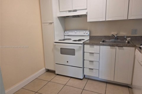 Condominio en alquiler en Miami, Florida, 1 dormitorio, 69.68 m2 № 1951957 - foto 6