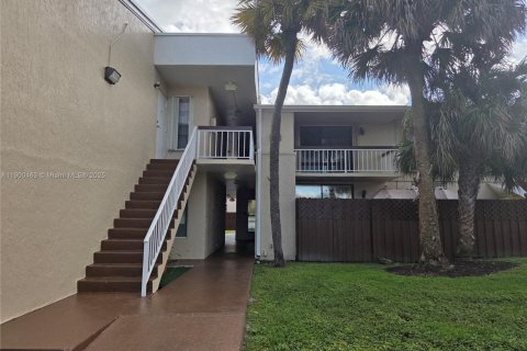 Condominio en alquiler en Miami, Florida, 1 dormitorio, 69.68 m2 № 1951957 - foto 1