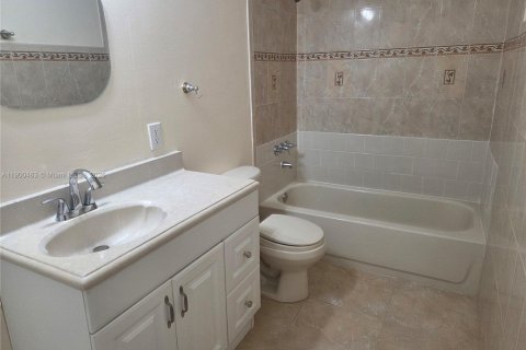 Condominio en alquiler en Miami, Florida, 1 dormitorio, 69.68 m2 № 1951957 - foto 9