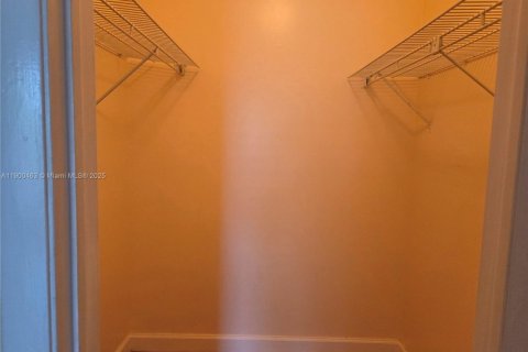 Condominio en alquiler en Miami, Florida, 1 dormitorio, 69.68 m2 № 1951957 - foto 8