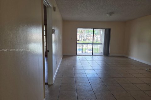 Condominio en alquiler en Miami, Florida, 1 dormitorio, 69.68 m2 № 1951957 - foto 3