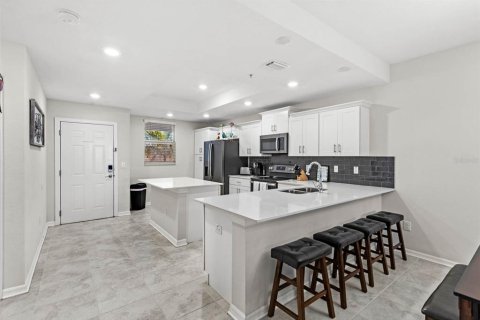 Condo in Kissimmee, Florida, 2 bedrooms  № 1561423 - photo 7