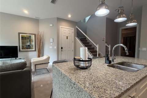 Touwnhouse à vendre à Kissimmee, Floride: 5 chambres, 201.51 m2 № 2410397 - photo 4
