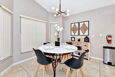 Casa en venta en Kissimmee, Florida, 4 dormitorios, 176.7 m2 № 2150810 - foto 9