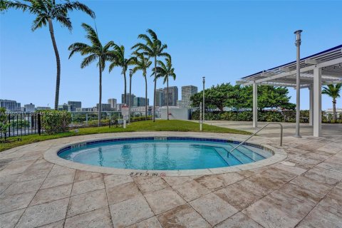 Condominio en venta en Miami, Florida, 1 dormitorio, 71.81 m2 № 1984343 - foto 17