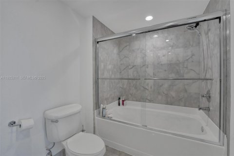 Condominio en venta en Miami, Florida, 1 dormitorio, 71.81 m2 № 1984343 - foto 10