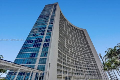 Condominio en venta en Miami, Florida, 1 dormitorio, 71.81 m2 № 1984343 - foto 18