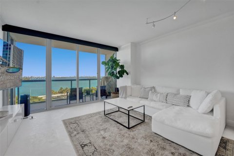 Condominio en venta en Miami, Florida, 1 dormitorio, 71.81 m2 № 1984343 - foto 1