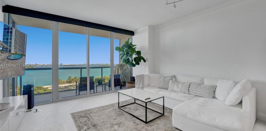 Condominio en Miami, Florida, 1 dormitorio № 1984343