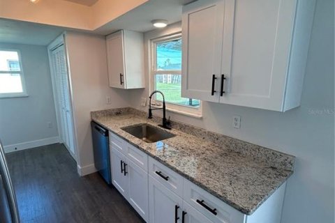 Villa ou maison à louer à Port Charlotte, Floride: 2 chambres, 91.14 m2 № 1808173 - photo 9