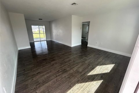 Villa ou maison à louer à Port Charlotte, Floride: 2 chambres, 91.14 m2 № 1808173 - photo 2