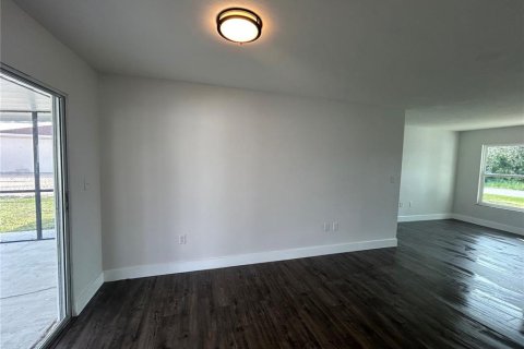 Villa ou maison à louer à Port Charlotte, Floride: 2 chambres, 91.14 m2 № 1808173 - photo 6