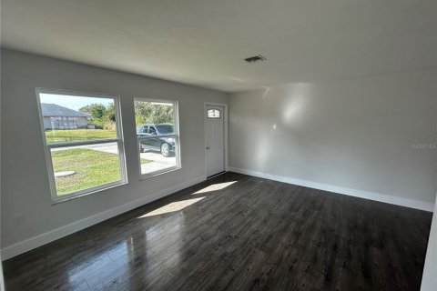 Villa ou maison à louer à Port Charlotte, Floride: 2 chambres, 91.14 m2 № 1808173 - photo 5