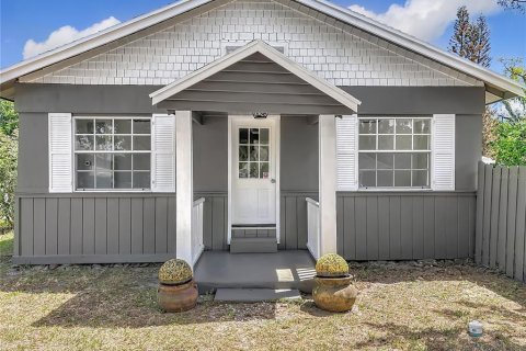 House in New Smyrna Beach, Florida 4 bedrooms, 235.04 sq.m. № 2286967 - photo 2