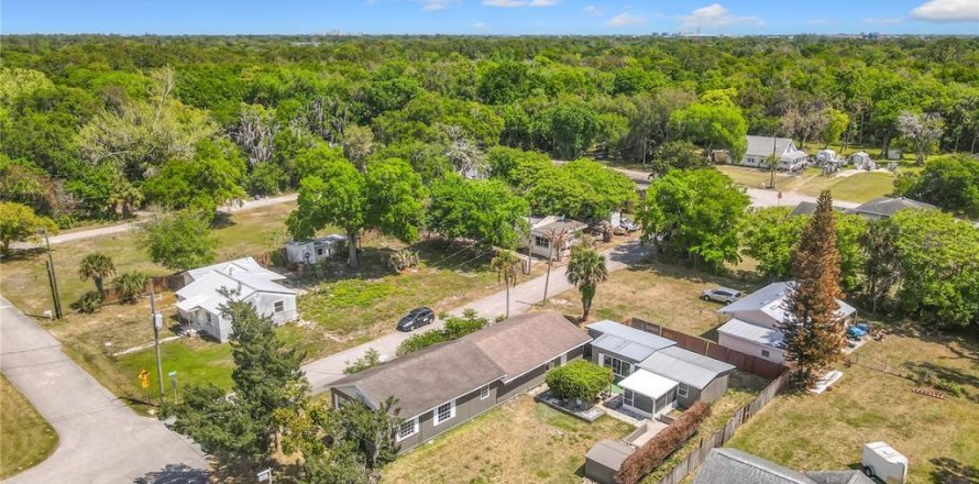 House in New Smyrna Beach, Florida 4 bedrooms, 235.04 sq.m. № 2286967