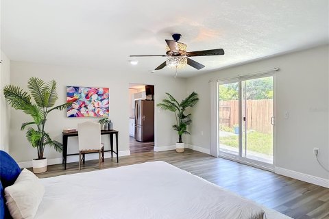House in New Smyrna Beach, Florida 4 bedrooms, 235.04 sq.m. № 2286967 - photo 13