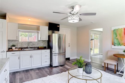 House in New Smyrna Beach, Florida 4 bedrooms, 235.04 sq.m. № 2286967 - photo 21