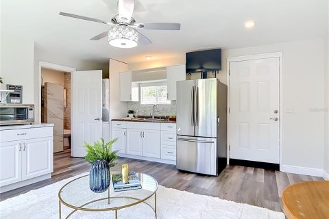 House in New Smyrna Beach, Florida 4 bedrooms, 235.04 sq.m. № 2286967 - photo 20