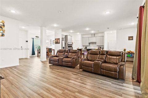 Villa ou maison à vendre à Port St. Lucie, Floride: 4 chambres, 217.11 m2 № 2085409 - photo 5