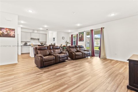 Villa ou maison à vendre à Port St. Lucie, Floride: 4 chambres, 217.11 m2 № 2085409 - photo 4