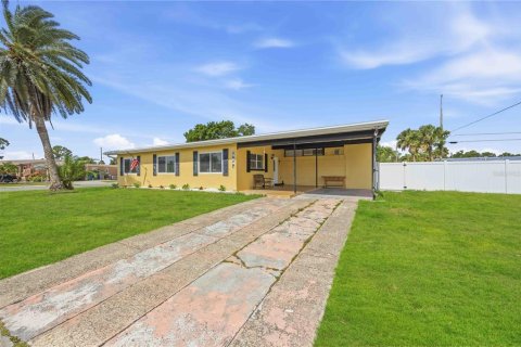 House in Port Charlotte, Florida 3 bedrooms, 145.21 sq.m. № 2107108