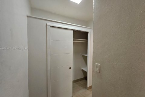 Apartment in Hollywood, Florida 1 bedroom, 60.39 sq.m. № 2083763 - photo 3