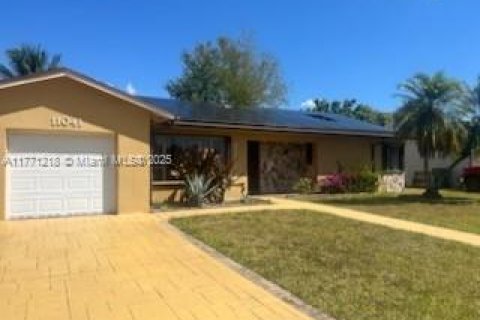 House in Miami, Florida 3 bedrooms, 175.31 sq.m. № 1693213 - photo 8