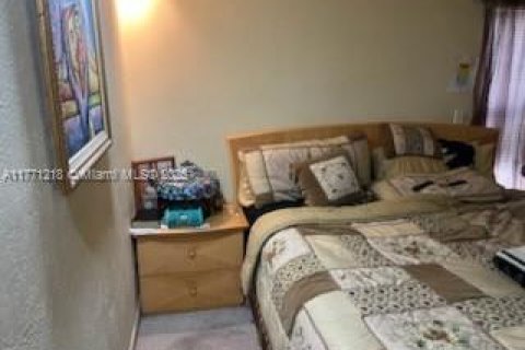 House in Miami, Florida 3 bedrooms, 175.31 sq.m. № 1693213 - photo 20