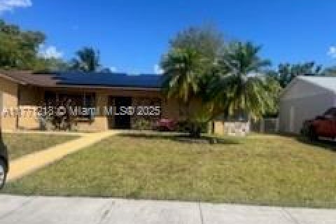 House in Miami, Florida 3 bedrooms, 175.31 sq.m. № 1693213 - photo 5