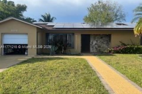 House in Miami, Florida 3 bedrooms, 175.31 sq.m. № 1693213 - photo 4