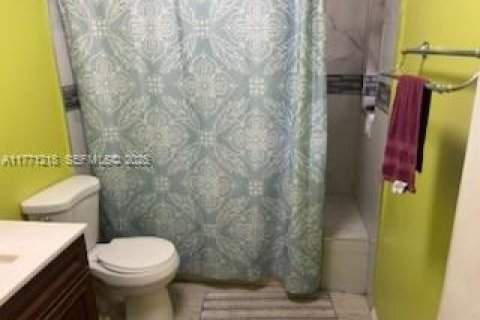 Casa en venta en Miami, Florida, 3 dormitorios, 175.31 m2 № 1693213 - foto 27