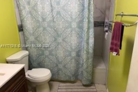 House in Miami, Florida 3 bedrooms, 175.31 sq.m. № 1693213 - photo 22
