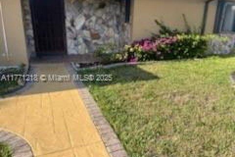 House in Miami, Florida 3 bedrooms, 175.31 sq.m. № 1693213 - photo 10