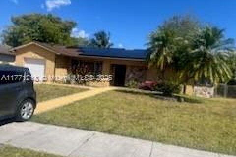 House in Miami, Florida 3 bedrooms, 175.31 sq.m. № 1693213 - photo 6