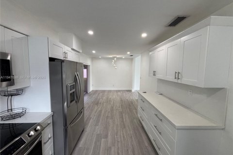 House in Miami, Florida 3 bedrooms, 127 sq.m. № 2003925 - photo 3