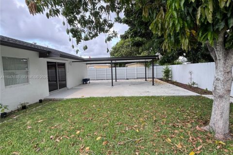 House in Miami, Florida 3 bedrooms, 127 sq.m. № 2003925 - photo 7