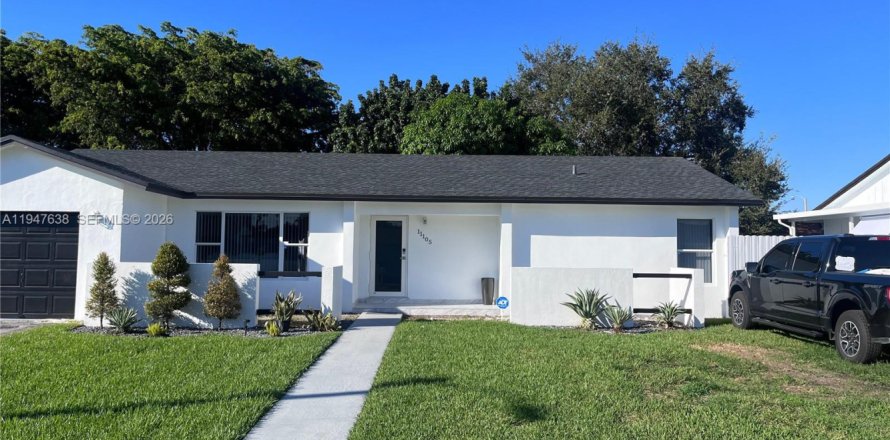 House in Miami, Florida 3 bedrooms, 127 sq.m. № 2003925