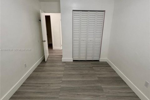 House in Miami, Florida 3 bedrooms, 127 sq.m. № 2003925 - photo 16