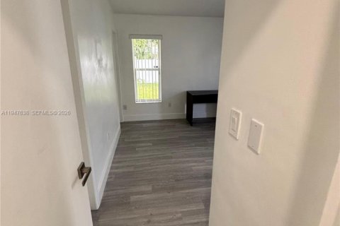 House in Miami, Florida 3 bedrooms, 127 sq.m. № 2003925 - photo 18