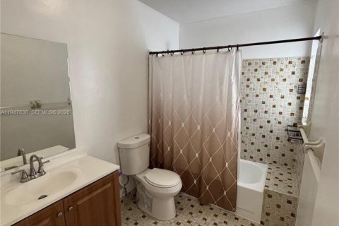 House in Miami, Florida 3 bedrooms, 127 sq.m. № 2003925 - photo 21